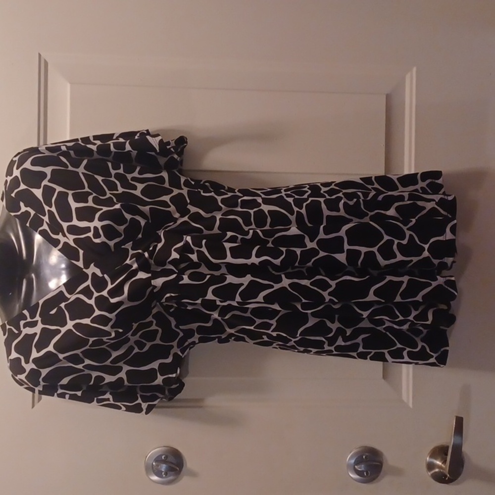 Three Seasons Maternity Black and White Top